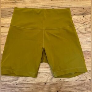 Lululemon Athletica Mustard Yellow Gold Wunder Train 6” shorts sz 8